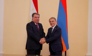 Эмомали Рахмон посетит парламент Армении