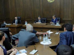 Премьер Армении обсудил программу Правительства с депутатами от блока «Царукян»