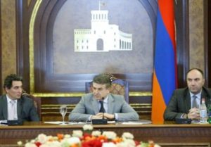 Премьер обсудил со студентами московской бизнес- школы «Сколково» возможности реализации бизнес- проектов в Армении