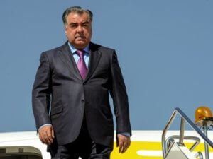 Президент Таджикистана прибыл в Армению