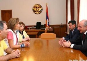 Президент Арцаха принял ультрамарафонку Тельму Газарян Алтуни