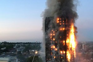 В Лондоне горит высотный жилой дом