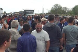 Жители Армавирской области перекрыли одну из трасс