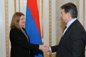 Премьер-министр принял посла Великобритании