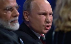 "Рядом сидел джентльмен". Путин рассказал о встрече с Флинном