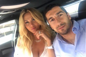 Букмемеры начали принимать ставки на свадьбу Генриха Мхитаряна с Викторией Лопыревой