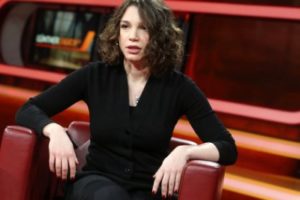 Дочь Немцова Жанна просит переквалифицировать дело об убийстве отца