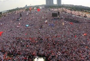 Турецкая оппозиция вывела на митинг в Стамбуле сотни тысяч человек