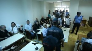 Суд словно хочет привлечь к делу Сасна црер общественных защитников