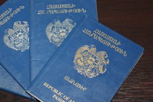 В Армении перестанут продлевать срок действия паспортов старого образца