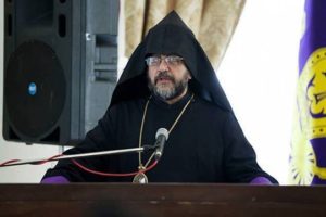 Предстоятель Ширакской епархии ААЦ  Микаел Аджапагян и Навасард Кчоян – кандидаты на пост армянского патриарха в Стамбуле