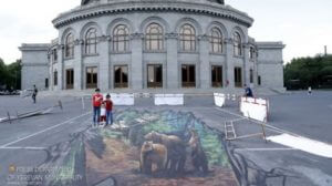 Медведи на площади Свободы