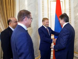 Карен Карапетян принял заместителя председателя Европейского инвестиционного банка