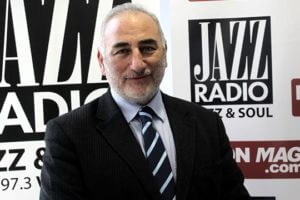 Новый мэр Лиона делал сложнейшие операции в Армении и Арцахе