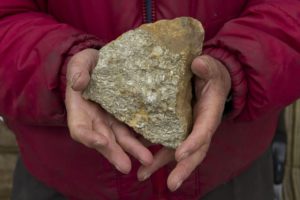 В Кыргызстане 40 селян пытались ограбить склад с золотой рудой