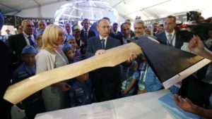 Путин посмеялся над российским «умным браслетом»