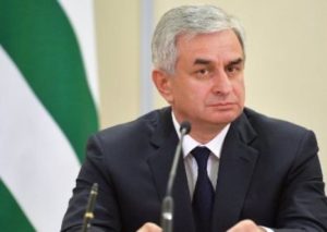 Президент Абхазии призвал не вбивать клин между армянами и абхазами