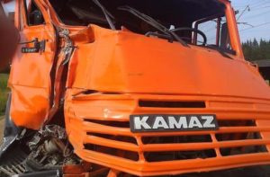 КамАЗ рухнул в ущелье в Армении, водитель погиб