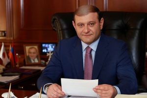 Тарон Маргарян поздравил Жоржа Кепенекяна с избранием на должность мэра Лиона