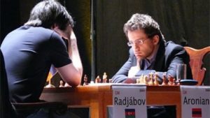 Аронян сыграл вничью с Раджабовым