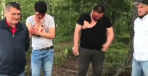 В Дагестане жители жестоко наказали видеоблогеров, оскорбивших главу республики Абдулатипова