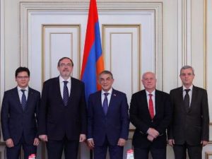 Спикер армянского парламента собирается в Москву