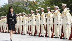 Министр обороны Японии со скандалом ушла в отставку