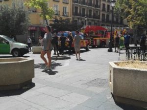 В Мадриде после терактов вокруг пешеходных зон установили ограждения