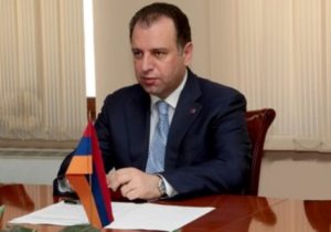 Министр обороны Армении отбыл в Россию