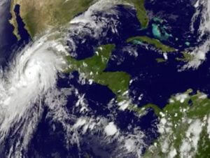 Базы ВМС США в Техасе вывозят технику и персонал из-за урагана «Харви»