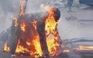 Азербайджанский боксер пытался сжечь себя перед зданием Минспорта