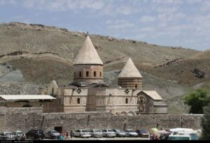 В Иране восстановят сразу 450 древних армянских церквей