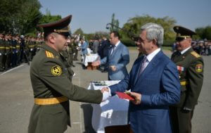 Выпускникам военных учебных заведений Армении в Сардарапате вручили дипломы
