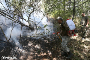 Угроза возгорания очагов пожара в Хосровском заповеднике не отступает