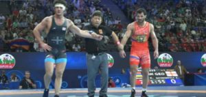 Максим Манукян разгромил грузинского борца и вышел в финал
