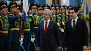 Президент Туркменистана прибывает в Армению