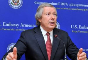 Кто подставляет Джеймса Уорлика?