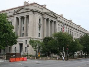 Минюст США уверяет, что не будет преследовать журналистов за утечки