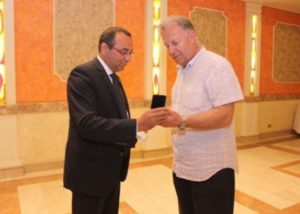 Экипаж потушившего пожар в «Хосровском лесу» самолета МЧС России получил награды министра охраны природы Армении