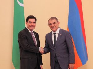 Президент Туркменистана и спикер парламента Армении обсудили возможности сотрудничества в торгово-экономической области