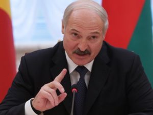 Лукашенко решил заставить работать белорусов