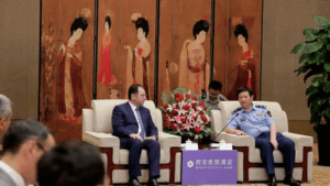 Министр обороны Армении встретился с руководством военного района Шанси