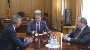 Член Палаты лордов Великобритании, профессор армянского происхождения в парламенте Армении