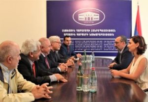 Глава МИД Арцаха принял прибывших из Турции представителей интеллигенции