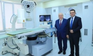 Американский уролог преподнес в дар Армении дистанционный литотриптор нового поколения