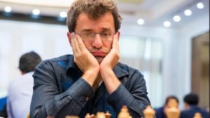 Левон Аронян и Ху Йифан сыграли вничью