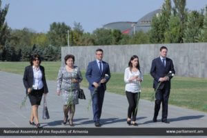 Спецпредставитель ПА ОБСЕ по Южному Кавказу посетил мемориальный комплекс «Цицернакаберд» в Ереване