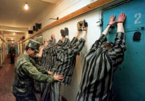 "Шнейль, шнейль руссиш швайне": Александр Лапшин о лагерях смерти в Беларуси