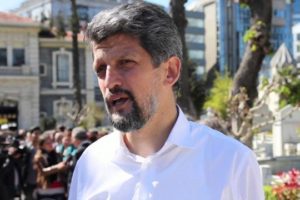 Каро Пайлан вместе с четырьмя партийцами начал сидячую акцию протеста в здании Конституционного суда Турции