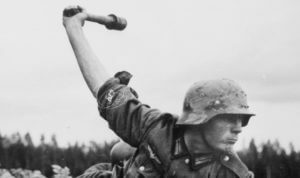 Азербайджанец пытался взорвать  жену и дочку гранатой